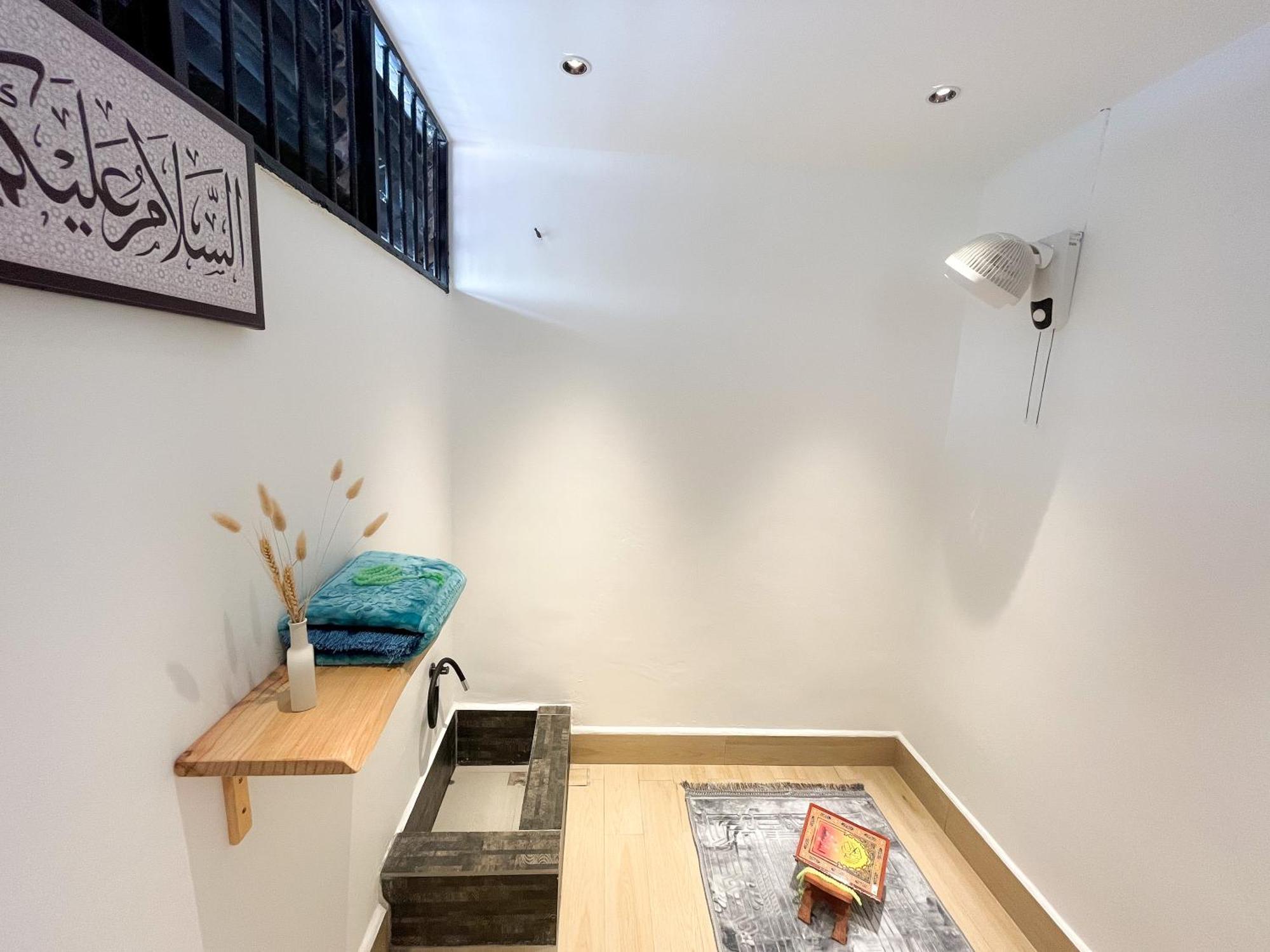 Sleep Box Penang Hotel George Town Exterior photo